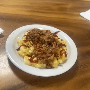 This was Southern Loves Mac Daddy! Mac n cheese base with baked beans and pulled pork on top with a drizzle of BBQ sauce.