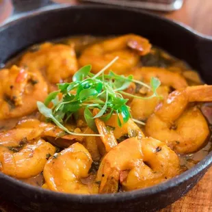 a skillet of shrimp