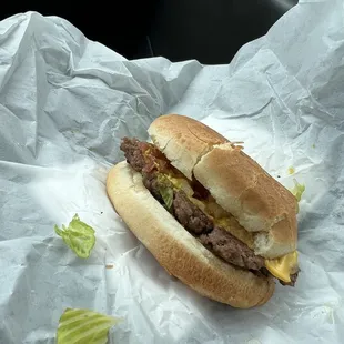 Cheeseburger with jalapeños