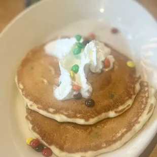 Kids&apos; M&amp;M pancakes