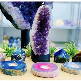 Agate points, candle holders and amethyst clusters!