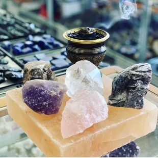 Rough raw palm size crystals