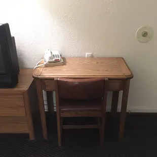 Room even has a desk!