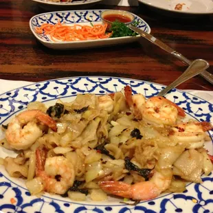 Shrimp drunken noodles