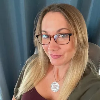 Niki T.