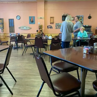 Crystal&apos;s Country Diner