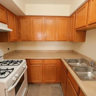 Desert Hills - 11122 Claremont NE, ABQ, NM 87112