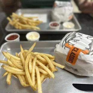 Cuarto Hamburger &amp; French Fries