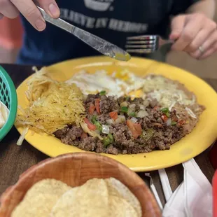 Huevos con Picadillo