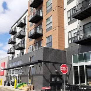 a stop sign in front of a building