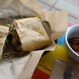 Pan Con Lechon.