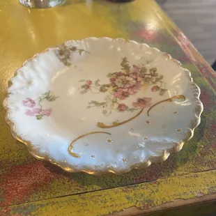 The plates are so pretty!