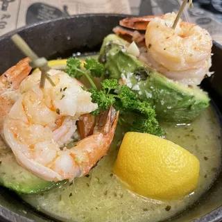 Aguacate con Camarones