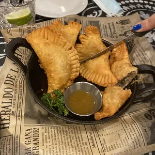 Tres Empanadas