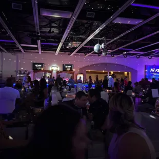 Used to be packed in here. Now it just sucking money from Hispanic people for no reason. VIP is a joke!