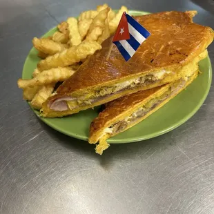 Media noche sándwich