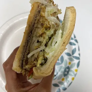Pan con bistec - 8 oz.