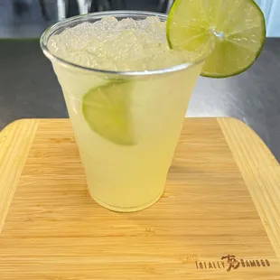 Limonada natural como en casa.