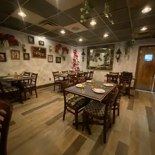 Another overview of the restaurant.