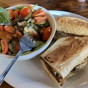 Pan Con Lechon with side salad