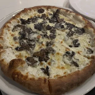 Mushroom Pizza - truffle is overpowering