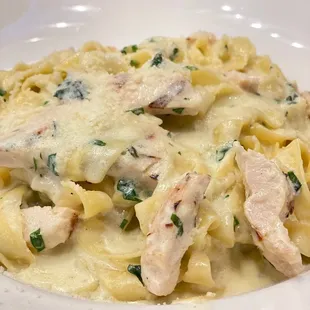 Fettuccine Alfredo with chicken