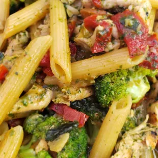 a pasta dish with broccoli and chicken