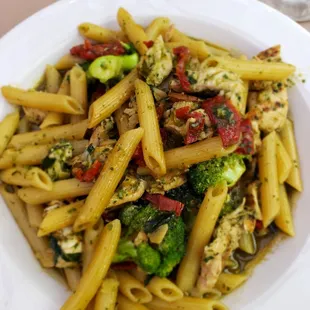 Penne Pasta Aglio &amp; Oglio  Plus Chickem