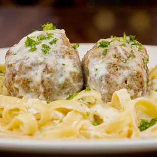 Build you Own Pasta Fettuccine Alfredo and Meatballs