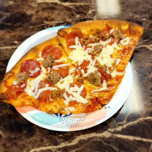 Lunch time with 2 Slices