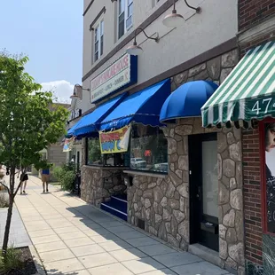 the outside of the restaurant