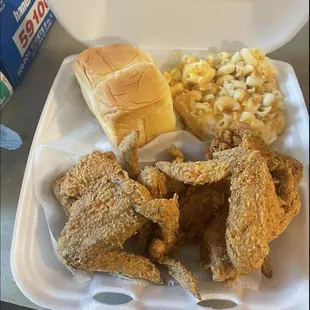 a tray of fried chicken, macaroni and cheese