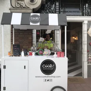 Cue Bakeshop Dessert Cart at their Christmas Pop Up Shop!