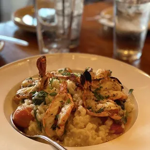 a plate of shrimp and grits