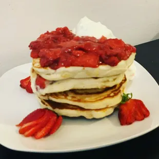 Fluffy Strawberry Pancakes