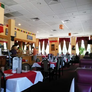 Main dining area with views of Bergen peak out the window