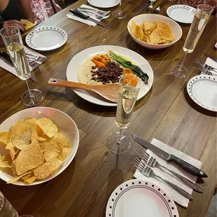 Appetizer: Chile con queso