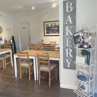 Plenty of seating and very clean!