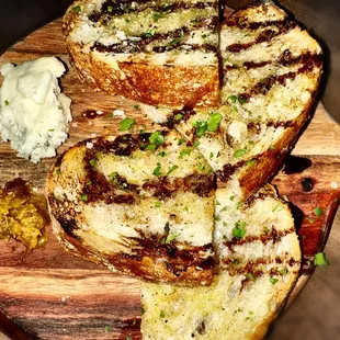Dolce Gorgonzola, apple chutney and grilled bread with oil, salt and balsamic.