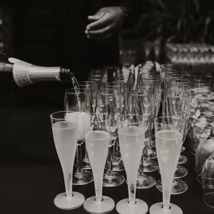 Champagne with bar+bartender for introduction prior to ceremony.