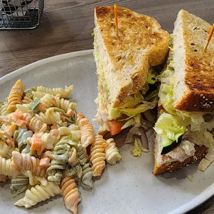 Turkey sandwich with pasta salad