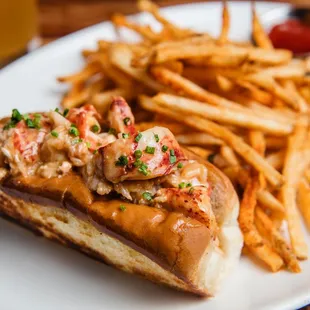 Hot lobster roll