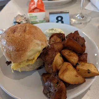 BACON EGG & CHEESE SANDWICH