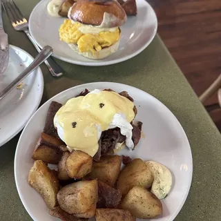 EGG AND CHEESE SANDWICH