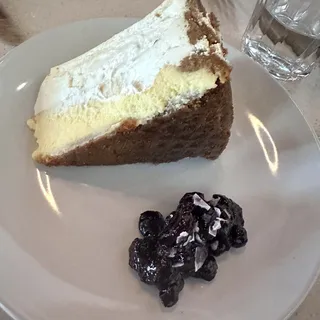 MOM'S 1976 CHEESECAKE - SLICE