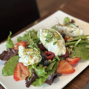 Berry and burrata salad. Photo by @martiwantsmore