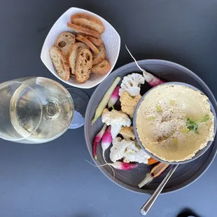 Hummus with Caspar Estate -culinary garden veggies