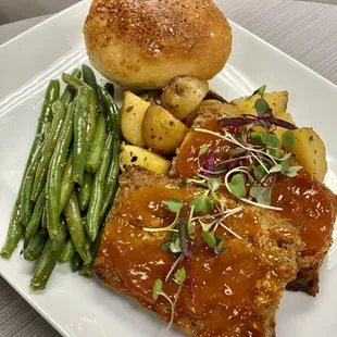 Meat loaf w roasted potatoes and green beans is one of my favorites!