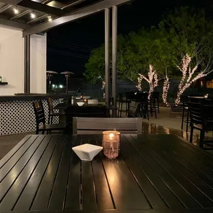 the outside of the restaurant