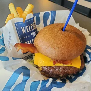Roasted Garlic &amp; Bacon Pub Burger